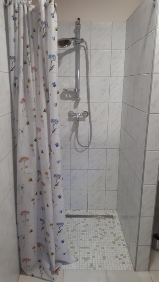 Kis Haz Apartman Appartement Zalacsány Buitenkant foto